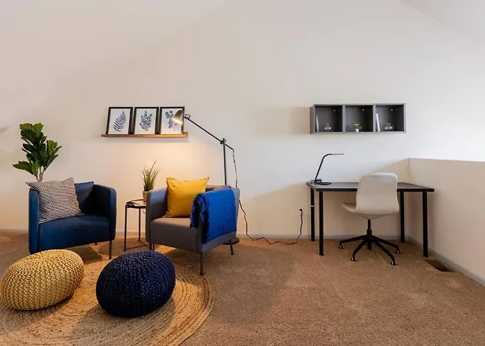 Cozy 2Br Condo W/ Valley Views
